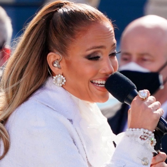 Chanel B19 k earrings, the ones JLO wore at inauguration day! - Picture 6 of 7